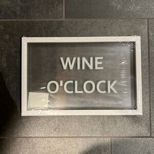 NWT decor wine o’clock